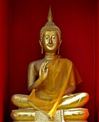 Buddha image in the chedi