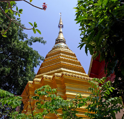 Chedi, Wat Loi Khro