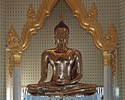 The world's largest Buddha image of pure gold