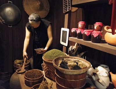 Display: vendor preparing food