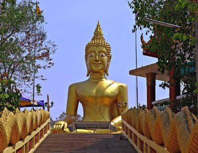 Giant Buddha image (Phra Phuttha Sukothai Walaichonlatham)