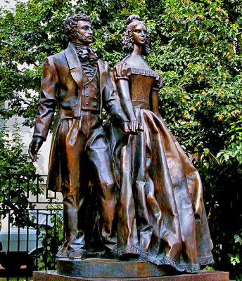 Statue of Pushkin and his wife