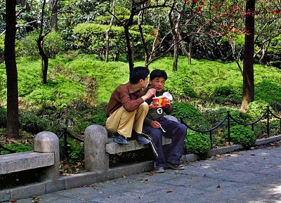 Lunch in Huangpu Park