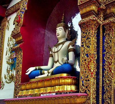 Buddha image at back of new wihan