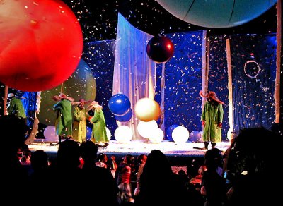 Slava's Snowshow curtain call