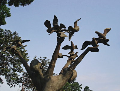 Sculpture: children and birds