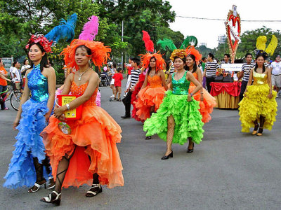 Moulin Rouge girls