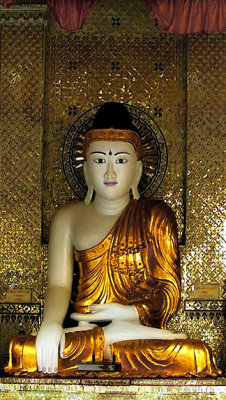 Image of the Buddha dressed in gold