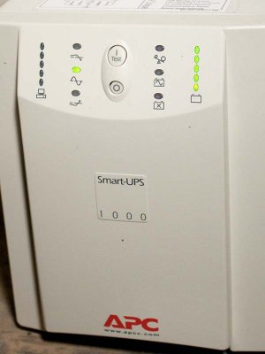 APC Smart-UPS 1000 SU1000NET