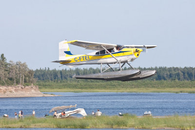 Cessna 180H C-FTEI taking off