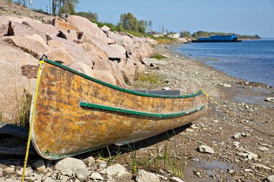 Canoe at low tide