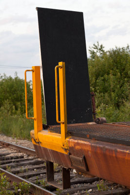 Hand rail and ramp on flatcar