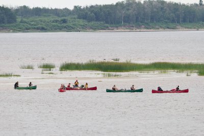 Paddle canoes coming to Moosonee 2010 July 15th