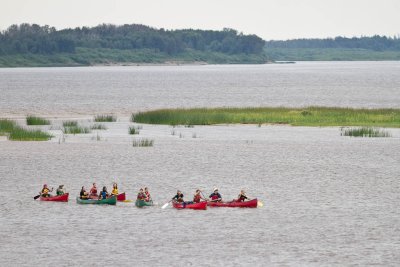 Paddle canoes coming to Moosonee 2010 July 15th