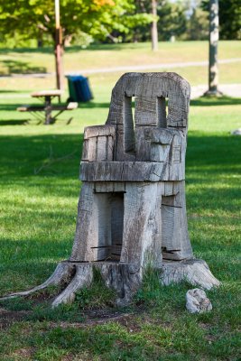Carved tree trunk in Zwick's Island Park