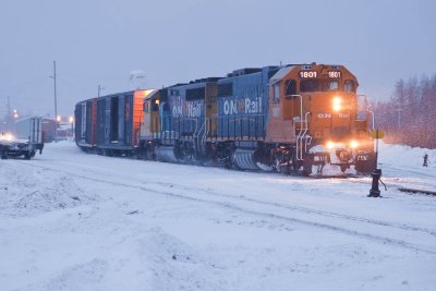 GP38-2 1801 and GP40-2 2200 switching 2011 Jan 21