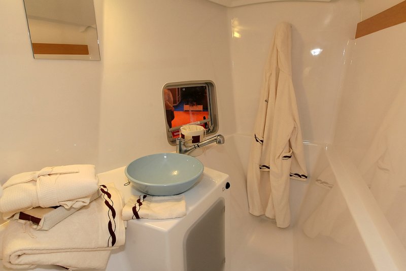 Salon nautique 2008  - Le trimaran Salina 48 du chantier Fountaine-Pajot