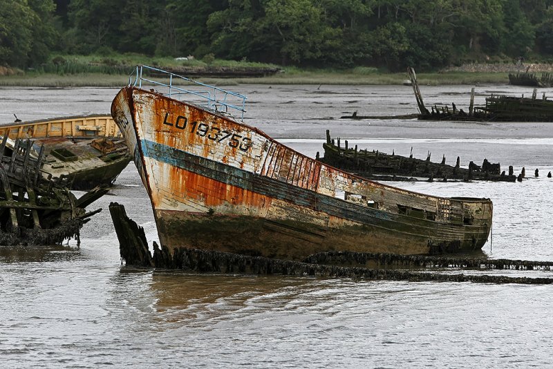 Le cimetire de bateaux de Kerhervy sur la rivire Le Blavet