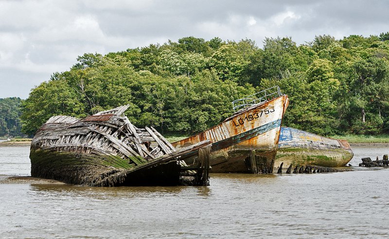 Le cimetire de bateaux de Kerhervy sur la rivire Le Blavet