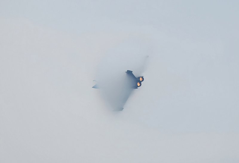 Meeting arien de la Fert Alais 2008 - Rafale nearly breaking the sound barrier