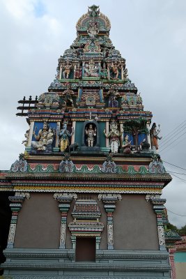 Un des temples Tamoul du village de Saint-andr sur la cte est de l'le