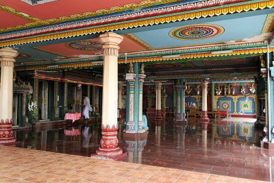 Un des temples Tamoul du village de Saint-andr sur la cte est de l'le