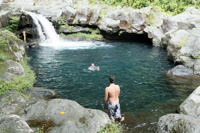 Baignade dans un bassin  de la rivire Langevin