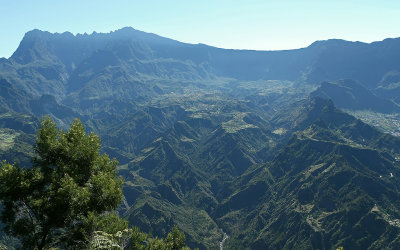 Le cirque de Cilaos vu depuis le point de vue La fentres des Makes