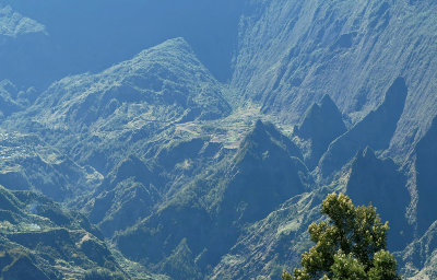 Le cirque de Cilaos vu depuis le point de vue La fentres des Makes
