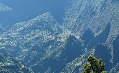 Le cirque de Cilaos vu depuis le point de vue La fentres des Makes