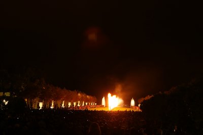 Feu d'artifice dans le parc du chteau de Versailles  l'occasion des Grandes Eaux Nocturnes