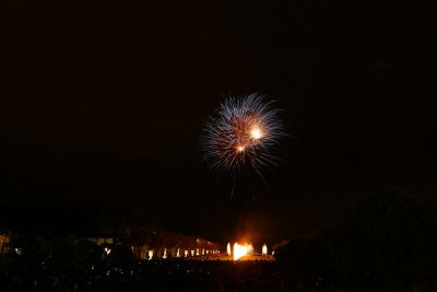 Feu d'artifice dans le parc du chteau de Versailles  l'occasion des Grandes Eaux Nocturnes