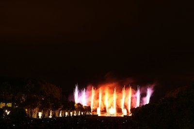 Feu d'artifice dans le parc du chteau de Versailles  l'occasion des Grandes Eaux Nocturnes