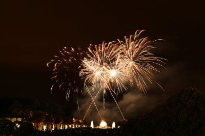 Feu d'artifice dans le parc du chteau de Versailles  l'occasion des Grandes Eaux Nocturnes