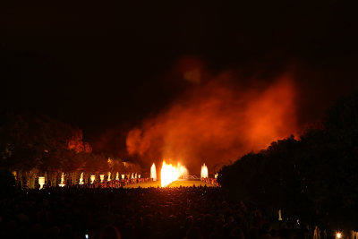 Feu d'artifice dans le parc du chteau de Versailles  l'occasion des Grandes Eaux Nocturnes