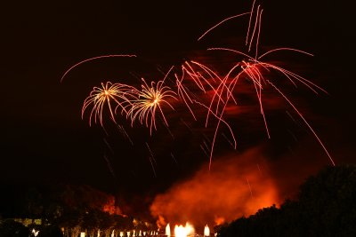 Feu d'artifice dans le parc du chteau de Versailles  l'occasion des Grandes Eaux Nocturnes