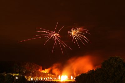 Feu d'artifice dans le parc du chteau de Versailles  l'occasion des Grandes Eaux Nocturnes