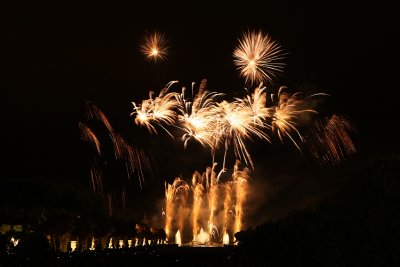 Feu d'artifice dans le parc du chteau de Versailles  l'occasion des Grandes Eaux Nocturnes