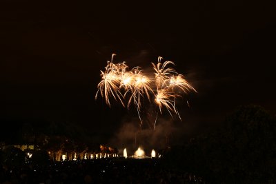 Feu d'artifice dans le parc du chteau de Versailles  l'occasion des Grandes Eaux Nocturnes