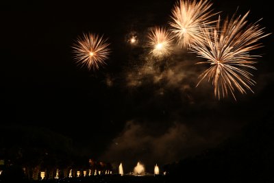 Feu d'artifice dans le parc du chteau de Versailles  l'occasion des Grandes Eaux Nocturnes