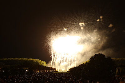 Feu dartifice dans le parc du chteau de Versailles  loccasion des Grandes Eaux Nocturnes