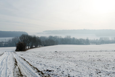 Randonne dans la campagne enneige prs de Magny-en-Vexin