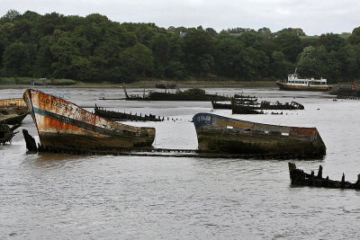 Le cimetire de bateaux de Kerhervy sur la rivire Le Blavet