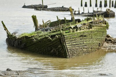 Le cimetire de bateaux de Kerhervy sur la rivire Le Blavet