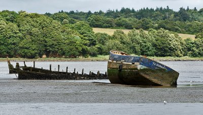 Le cimetire de bateaux de Kerhervy sur la rivire Le Blavet