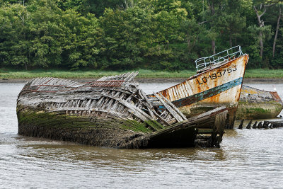 Le cimetire de bateaux de Kerhervy sur la rivire Le Blavet