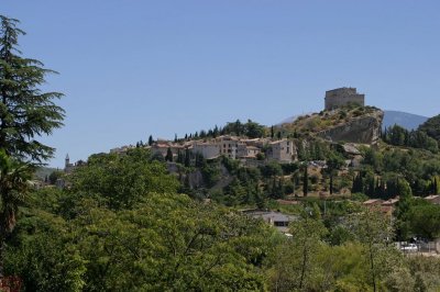 vieux village surplomb par le chteau
