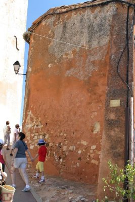 sur les murs ...