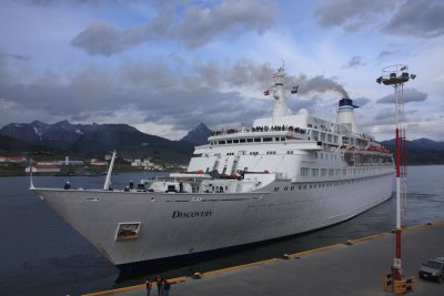 Discovery leaving the dock