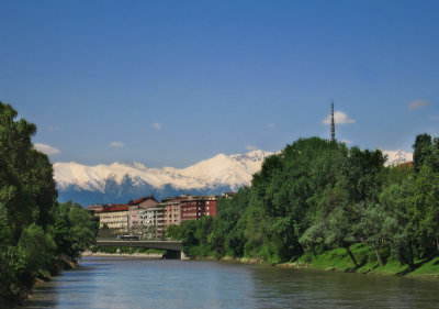 The river Po and the Alps
